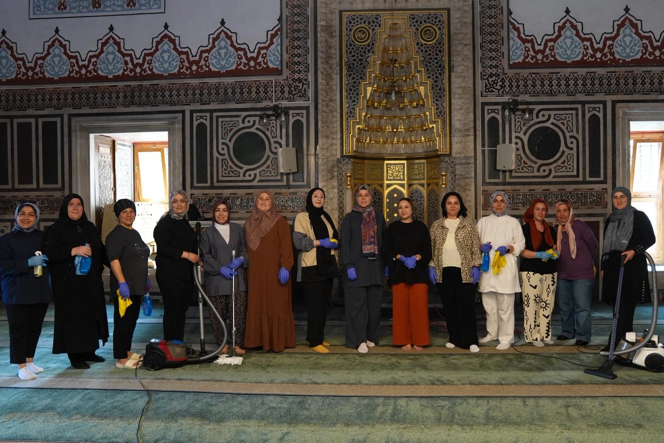 Anne Şehir Gönüllülerinden Gebze’de Cami Temizliği