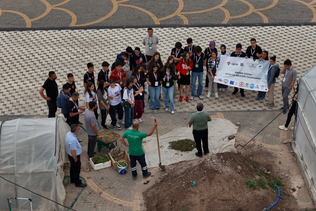 Kayseri Doğal Ürünler Bahçesi TÜBİTAK 4004 Projesi Kapsamında Öğrencileri Ağırladı