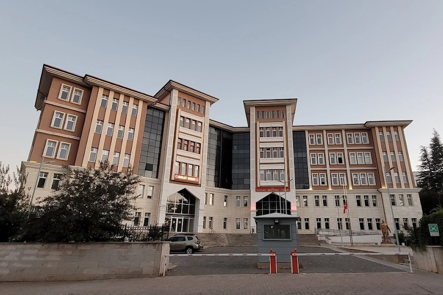 HSK Kararı Resmî Gazete’de: Suşehri Adliyesinin Bölge Derecesi Yükseltildi