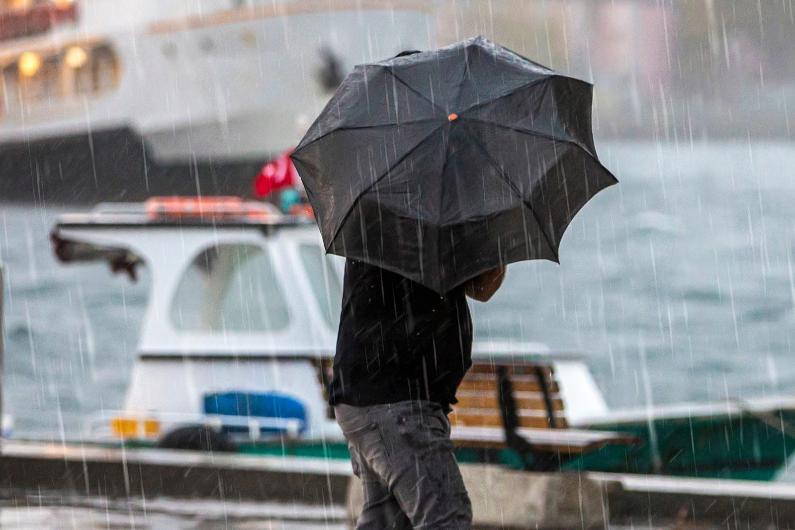 Meteoroloji'den Kuvvetli Yağış ve Fırtına Uyarısı: Çok Sayıda İl İçin Alarm